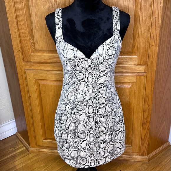 ZARA Animal Print Snakeskin Faux Suede Mini Dress Black & Ecru Size Medium‎ - Picture 3 of 13